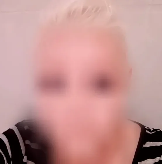 Andrea, 39