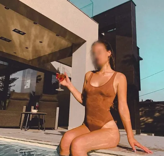 Charlotte, 30