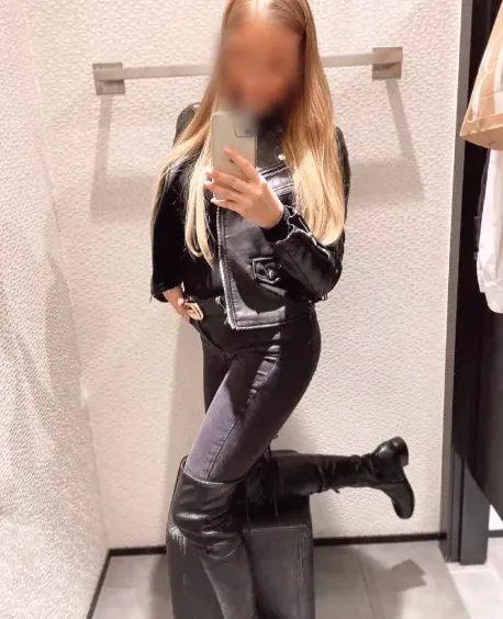 Charlotte, 33