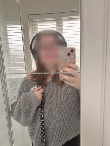 Julia, 23