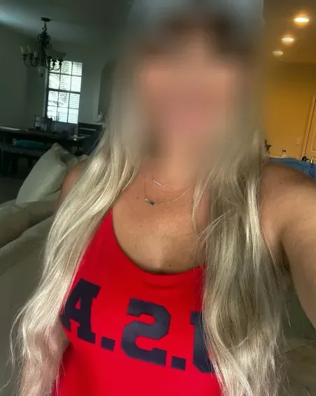 Juliane, 38