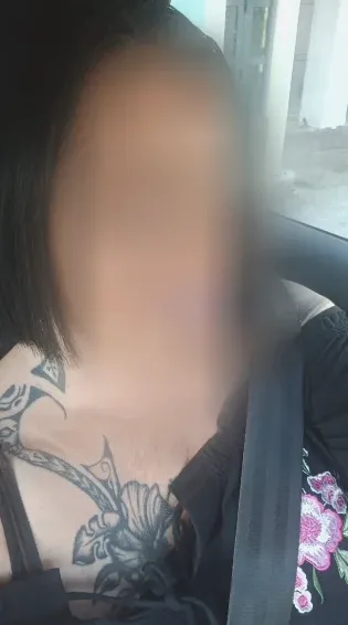 Lara, 37