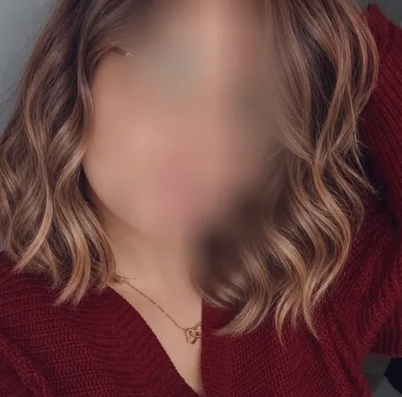 Laura, 21
