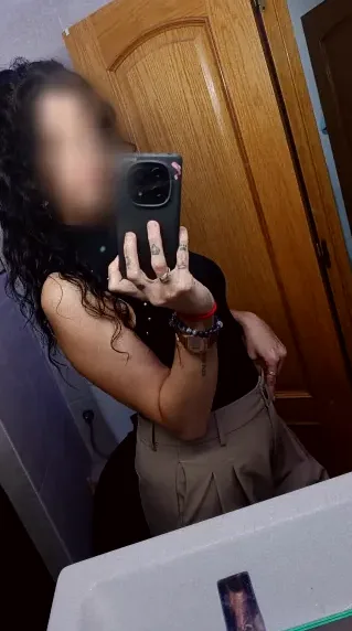 Nina, 34