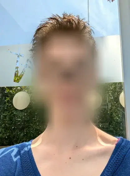 Sandra, 22