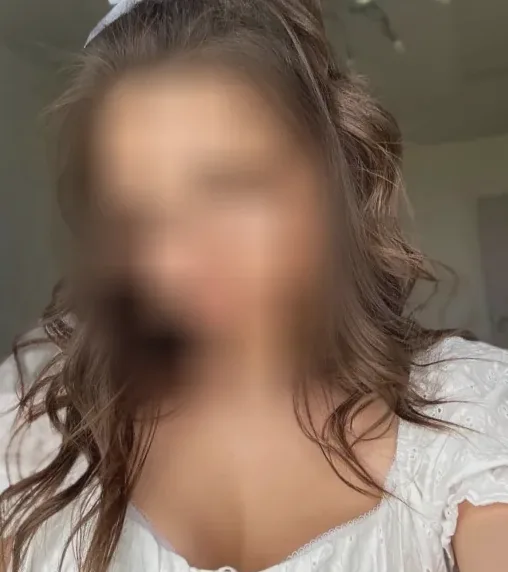 Selina, 27