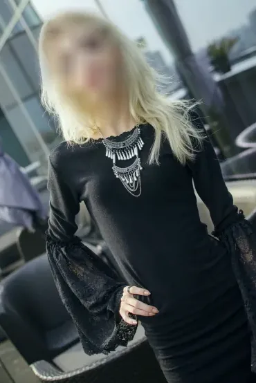 Vanessa, 25